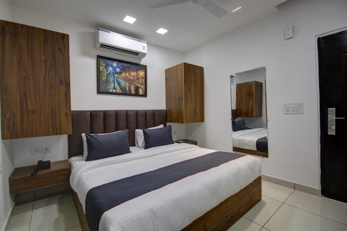Shine Couple Friendly Rohini West Metro Station 3* Delhi (National Capital Territory of India)