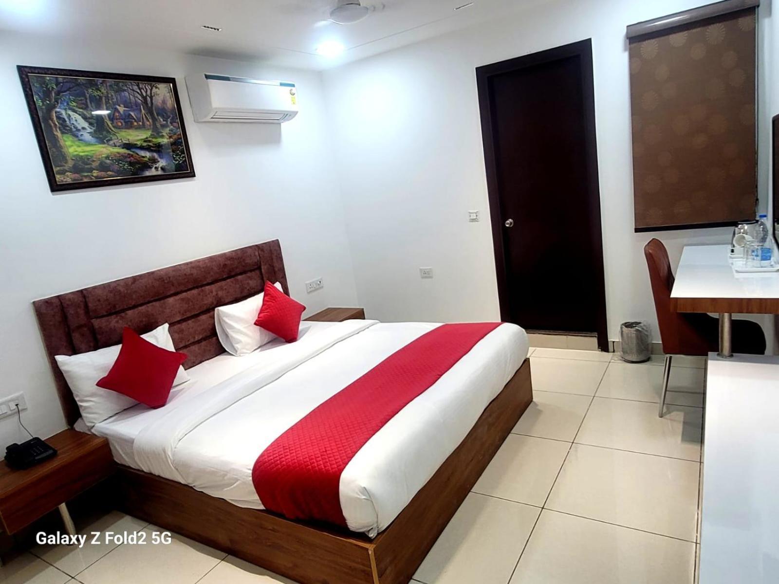 Shine Couple Friendly Rohini West Metro Station Hotel Delhi (National Capital Territory of India)