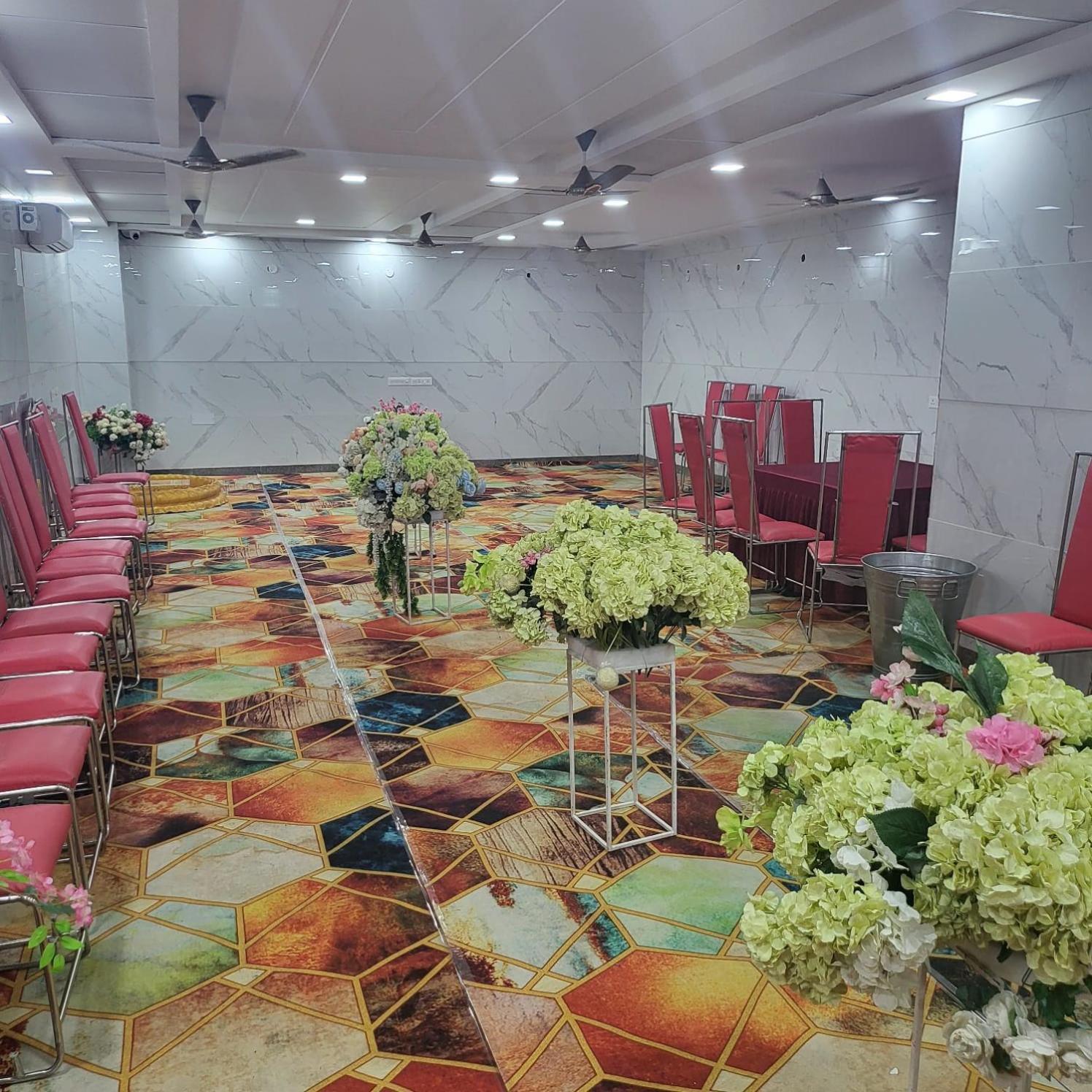 Shine Couple Friendly Rohini West Metro Station Hotel 3*