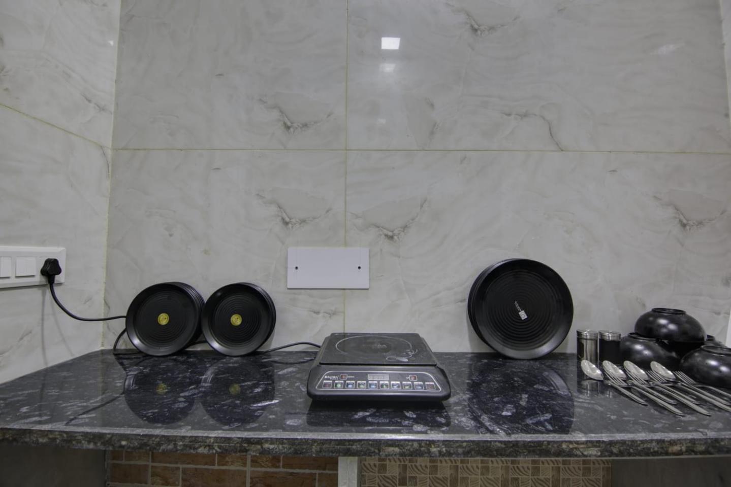 Hotel Shine Couple Friendly Rohini West Metro Station 3*