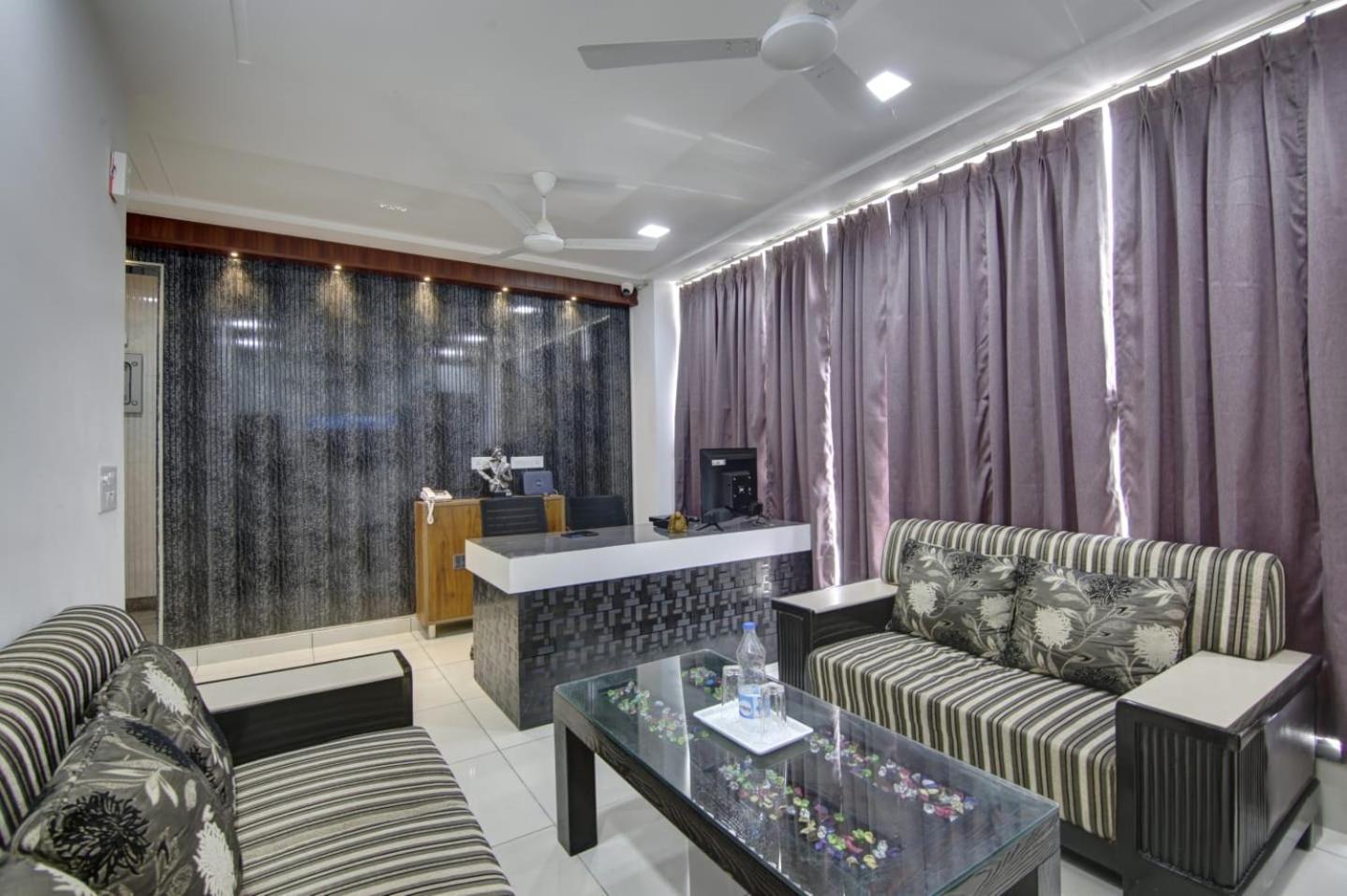 Hotel Shine Couple Friendly Rohini West Metro Station Delhi (National Capital Territory of India)