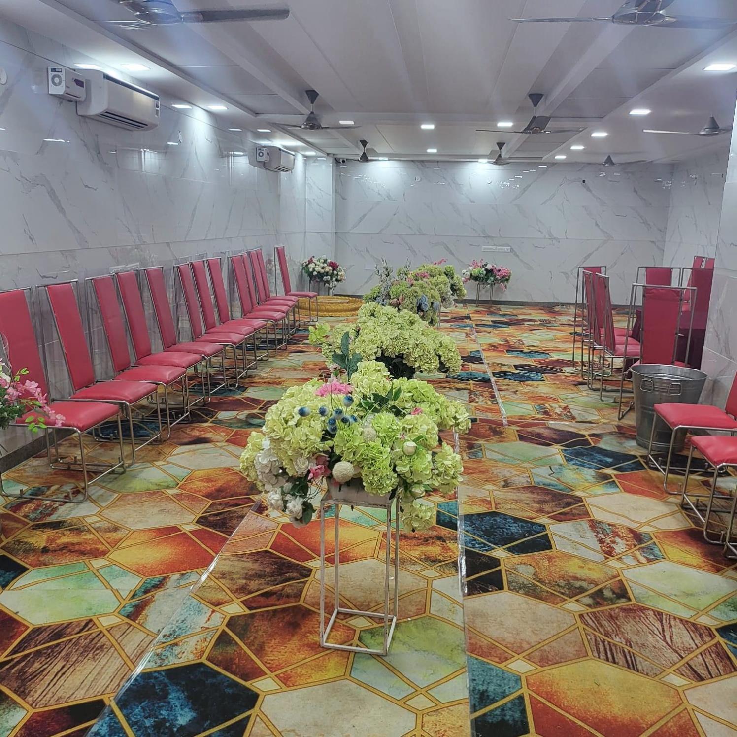 Shine Couple Friendly Rohini West Metro Station Hotel