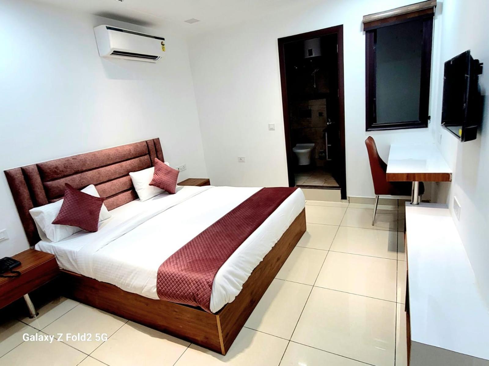 Shine Couple Friendly Rohini West Metro Station Hotel Delhi (National Capital Territory of India)