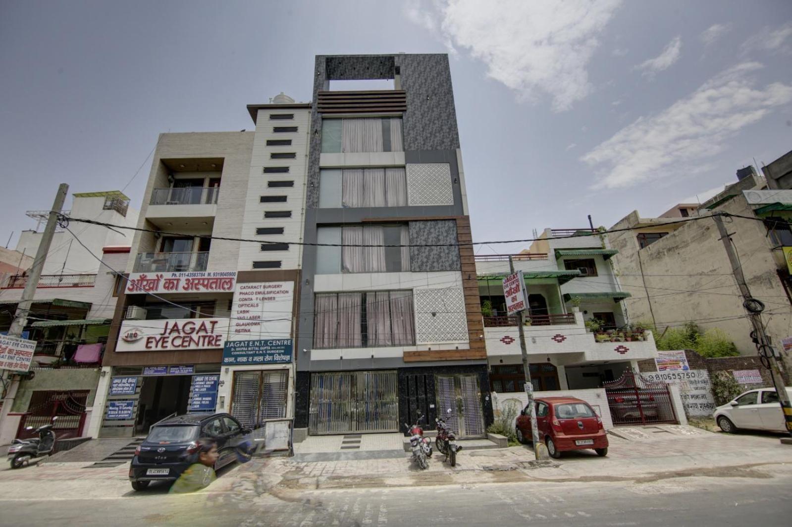 Hotel Shine Couple Friendly Rohini West Metro Station 3*
