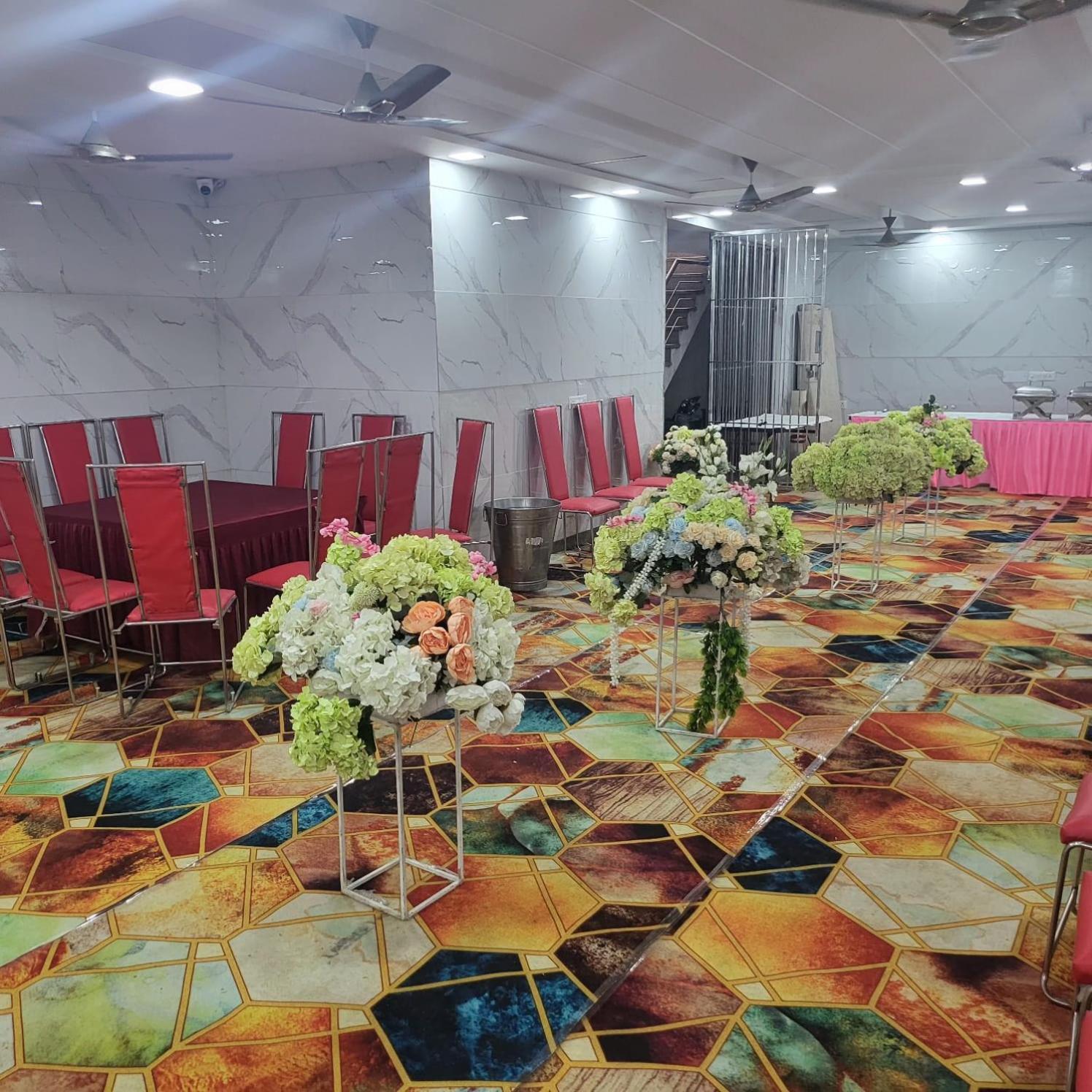 Shine Couple Friendly Rohini West Metro Station Hotel