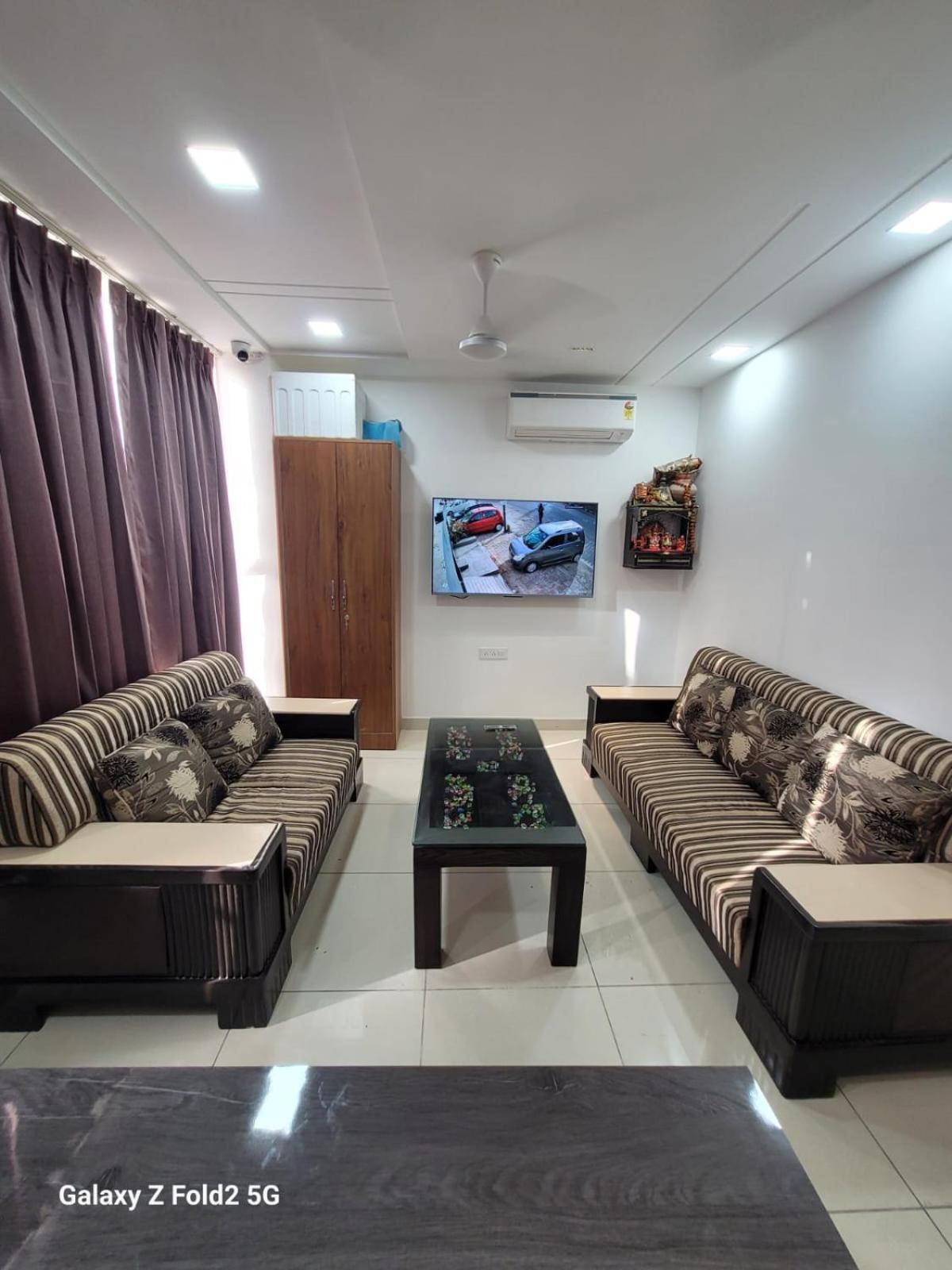 Shine Couple Friendly Rohini West Metro Station Hotel 3*