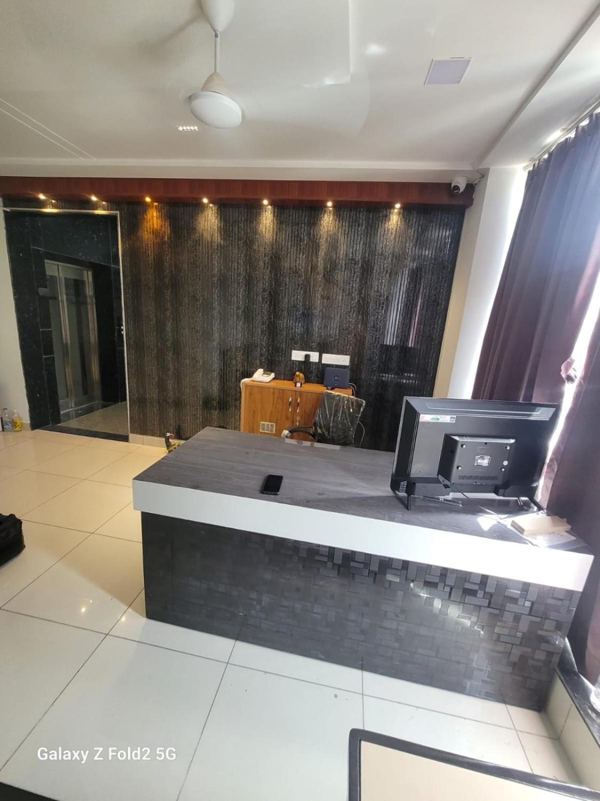 Shine Couple Friendly Rohini West Metro Station Hotel