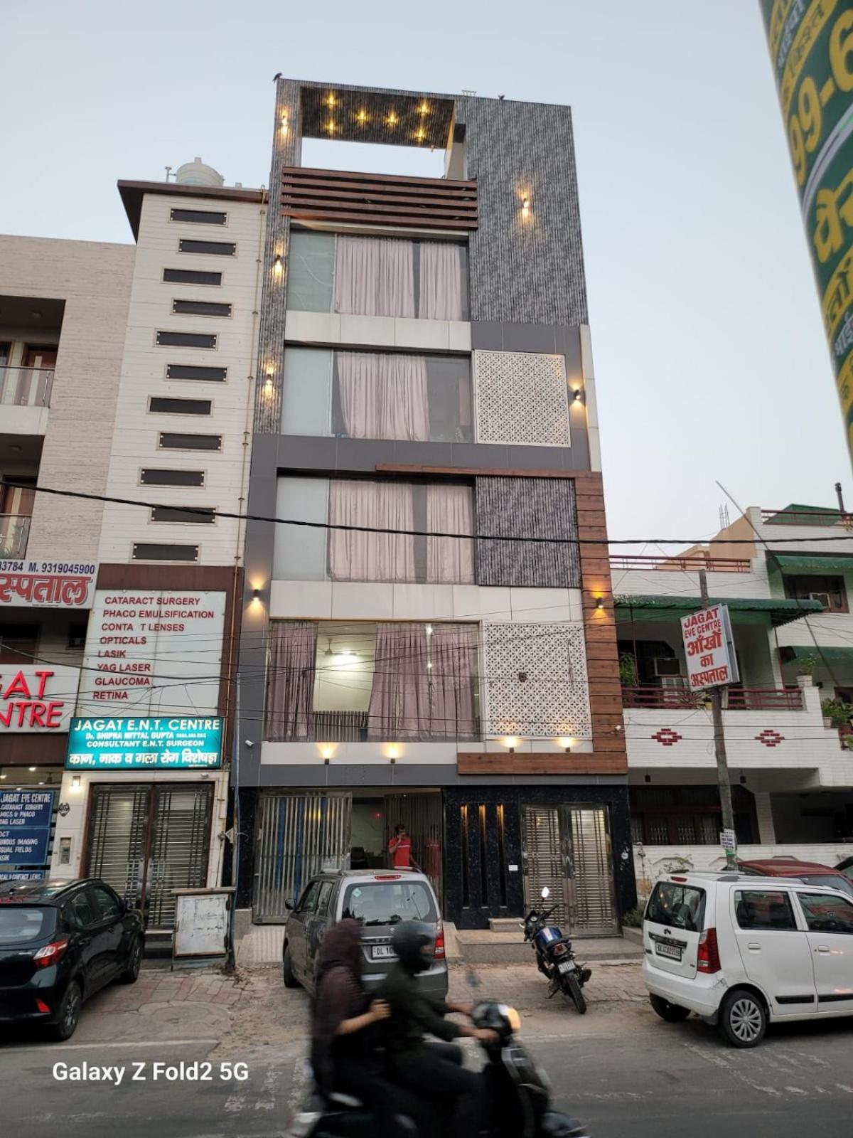 Hotel Shine Couple Friendly Rohini West Metro Station 3*